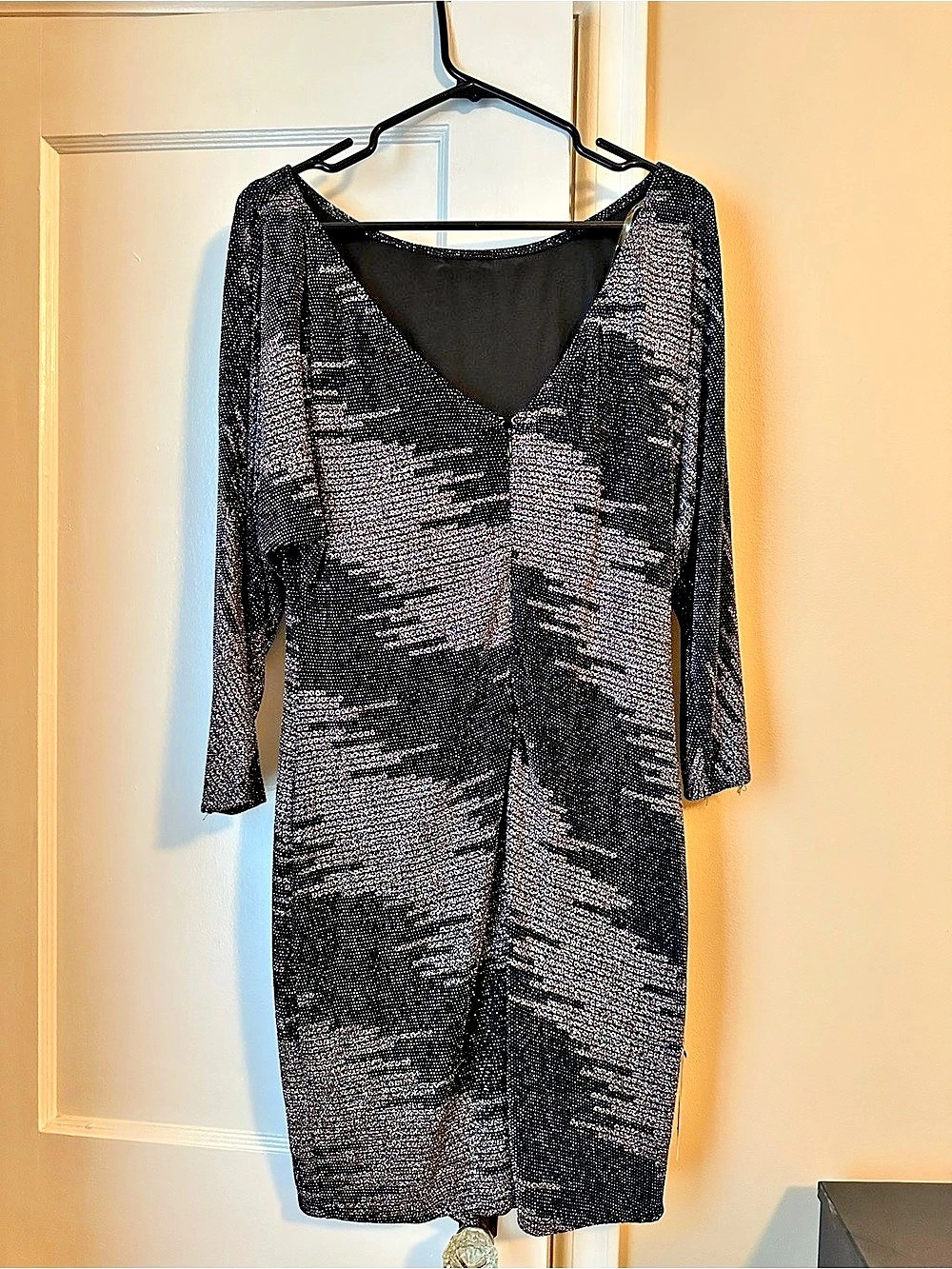Le Chateau Abstract Metallic Midi Dress Size L NWT